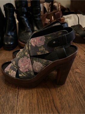 rag & bone Black Floral Cross-Strap Platform Sandals